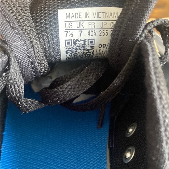 Adidas 3MC Black and White Sneakers. Mens 7.5/ Woman’s 8.5. New in box - Picture 5 of 9